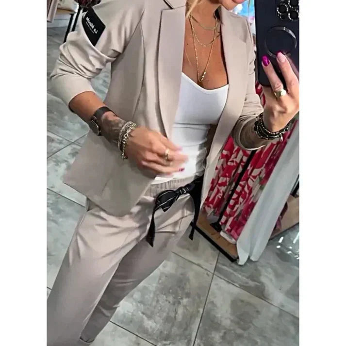 Ksenia | Conjunto confeccionado con blazer suave y joggers holgados