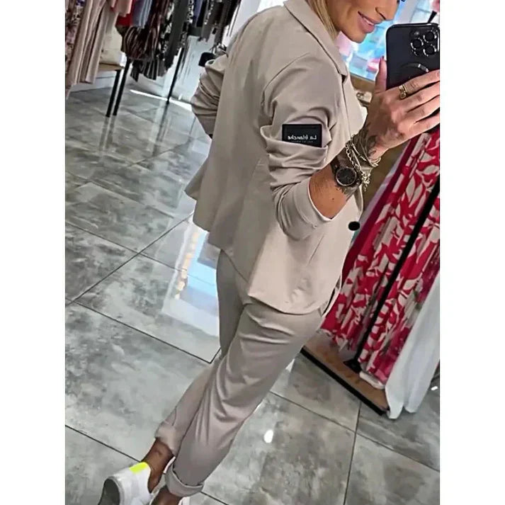 Ksenia | Conjunto confeccionado con blazer suave y joggers holgados
