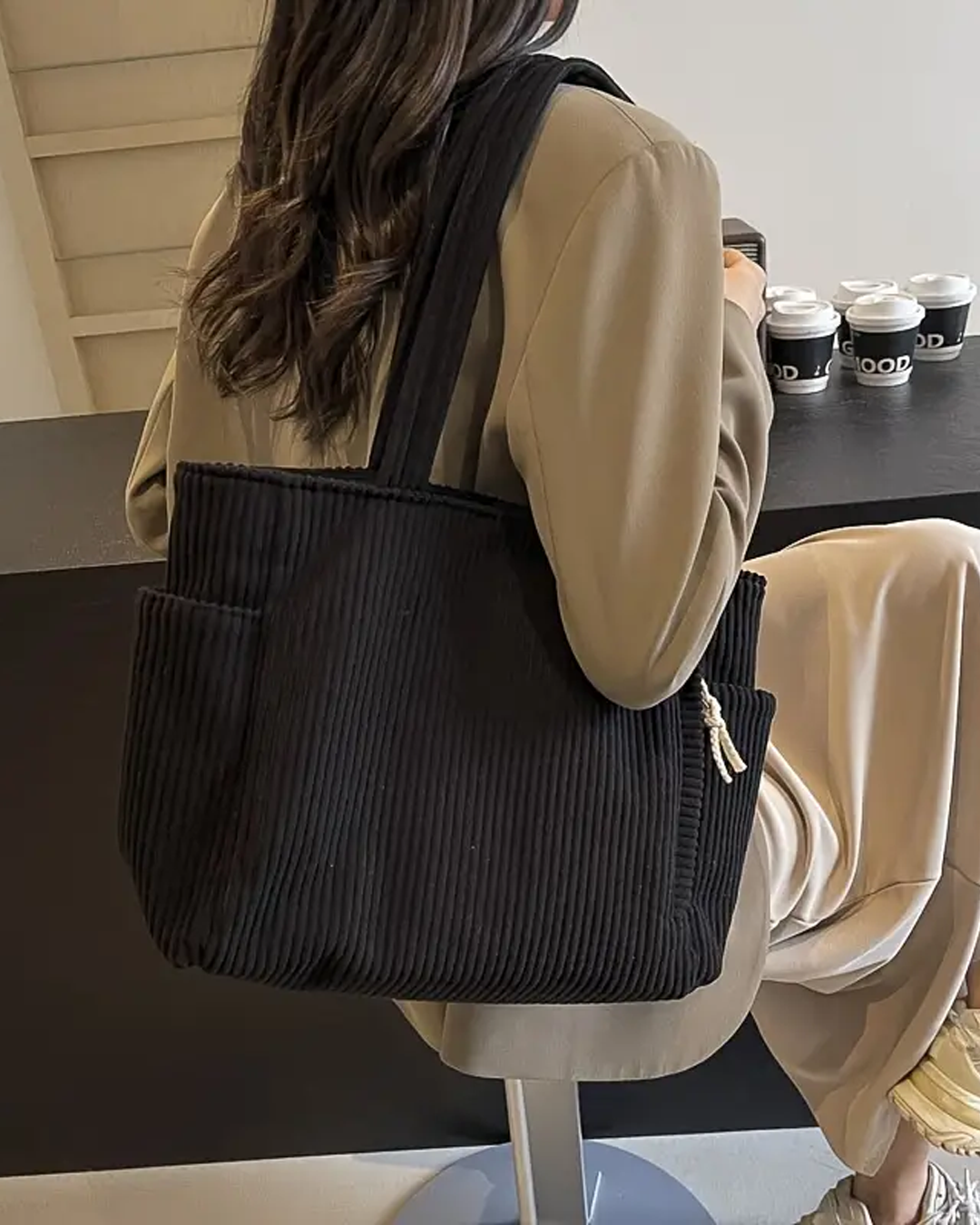 Tilda – Bolso de mano acanalado con detalle de cordón